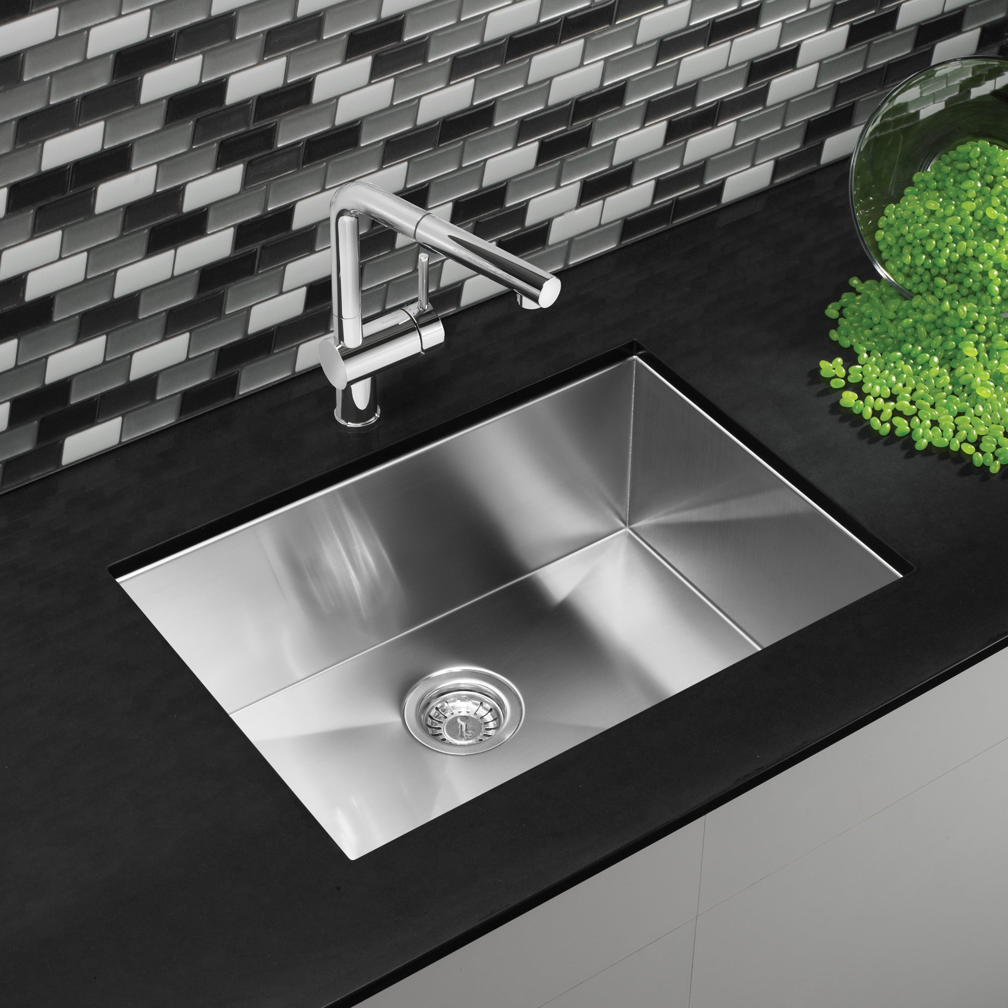 Blanco 401246- QUATRUS U 1 Medium Undermount Kitchen Sink, Stainless Steel - FaucetExpress.ca