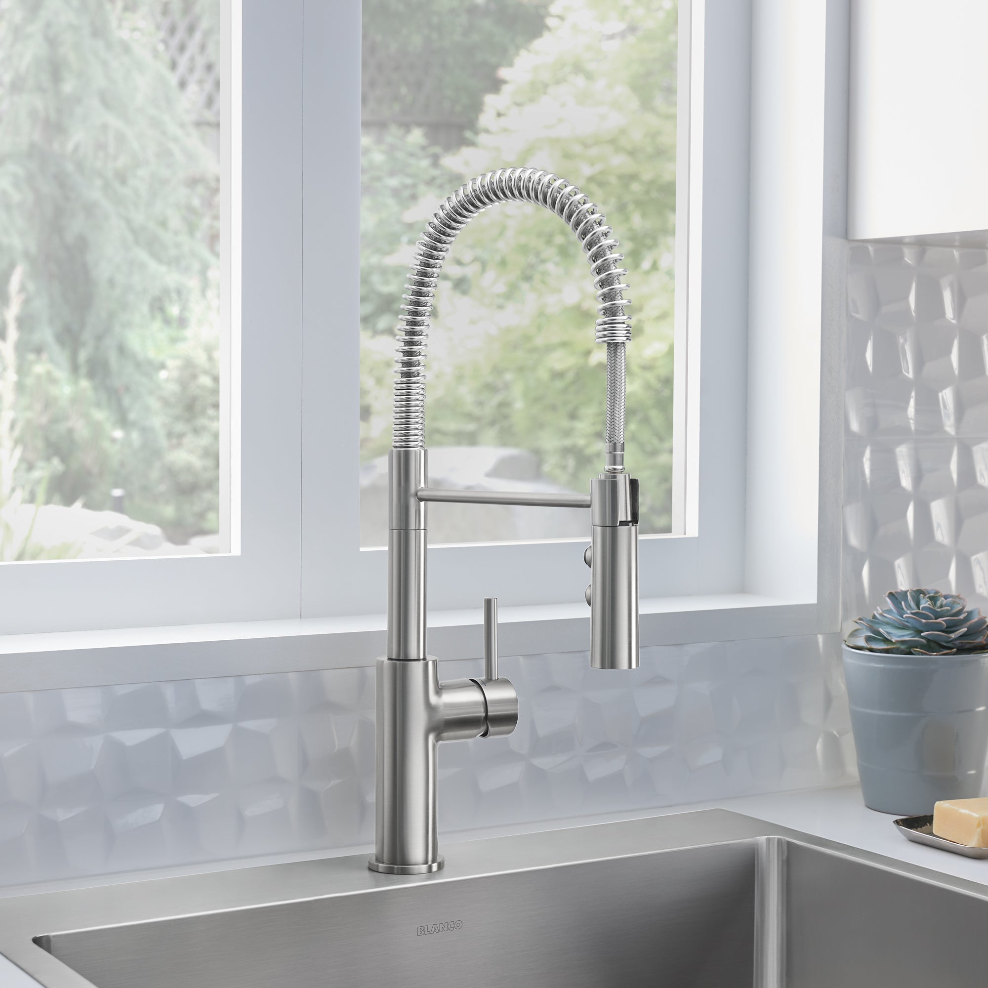 Blanco 401918- CATRIS™ Pull-down Semi-Pro Kitchen Faucet, Stainless Finish - FaucetExpress.ca