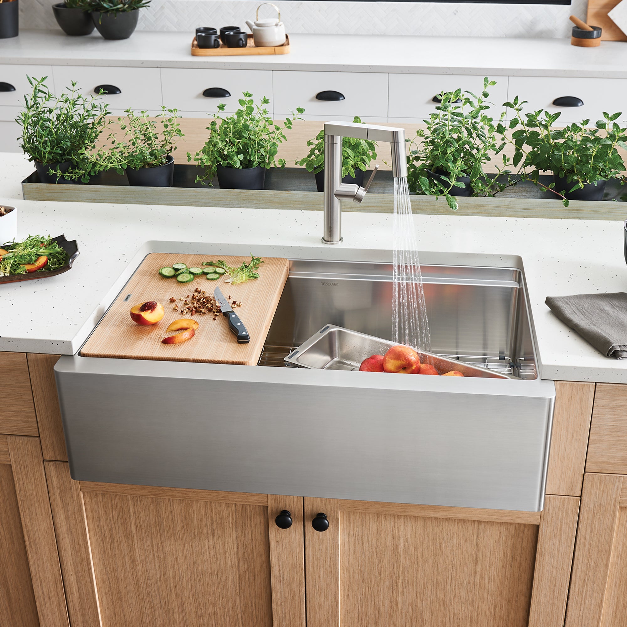 Blanco 402254- Quatrus R15 Ergon S. Single, Farmhouse Sink, Stainless Steel - FaucetExpress.ca