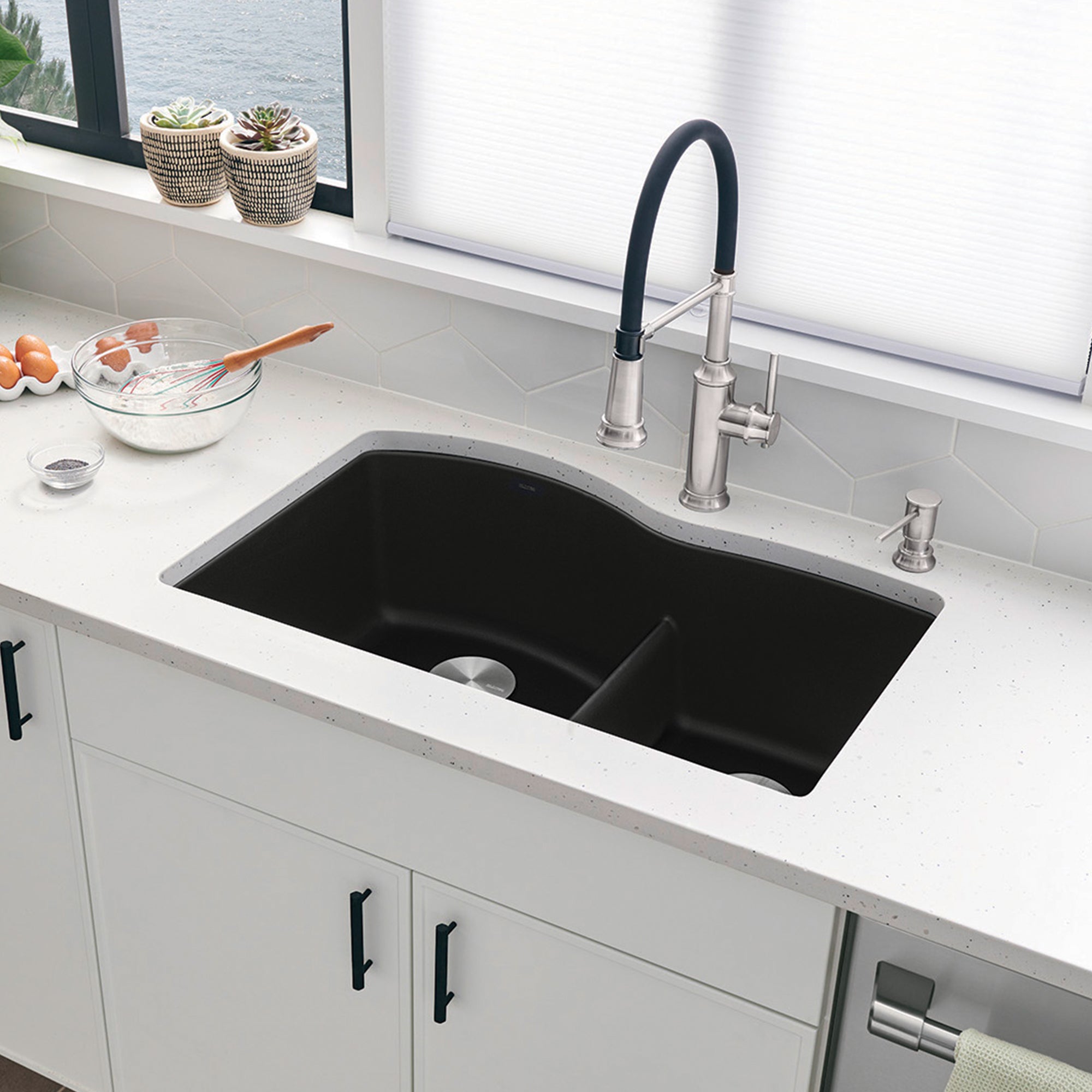 Blanco 402620- Blanco Diamond U 1.75 Low Divide Coal Black - FaucetExpress.ca