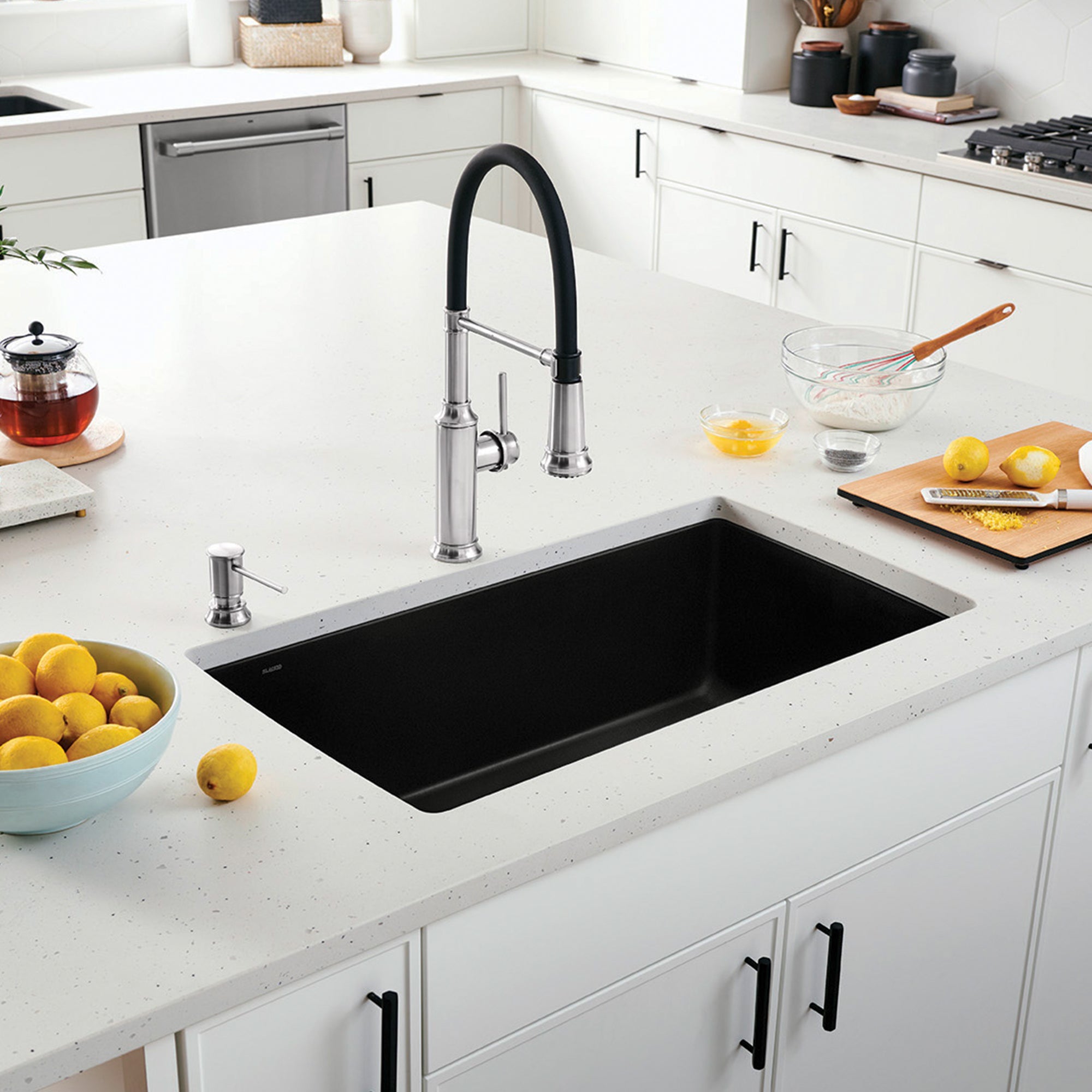 Blanco 402625- DIAMOND U SUPER SINGLE, Single Undermount Kitchen Sink, SILGRANIT Coal Black - FaucetExpress.ca