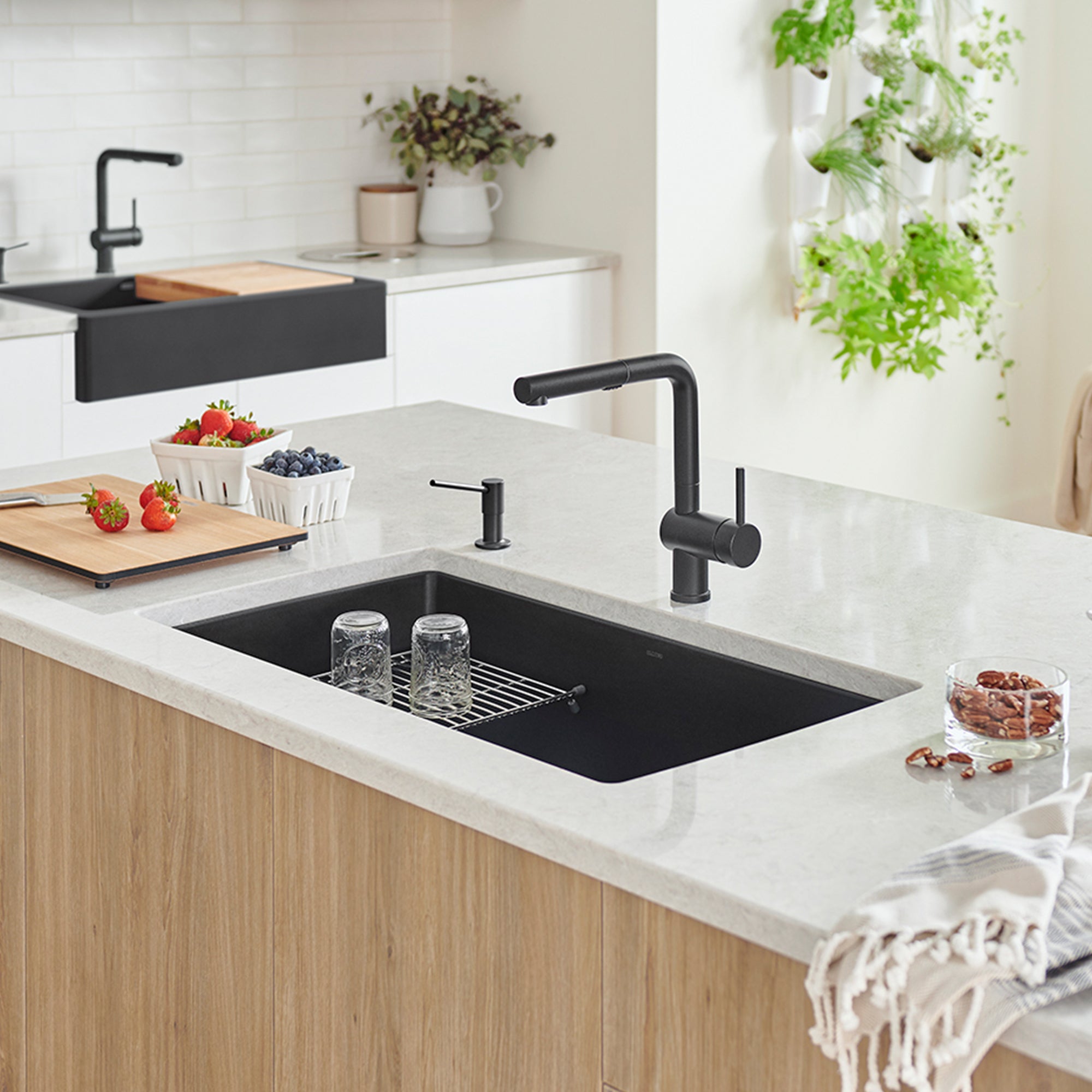 Blanco 402660- PRECIS U SUPER SINGLE, Single Undermount Kitchen Sink, SILGRANIT Coal Black - FaucetExpress.ca